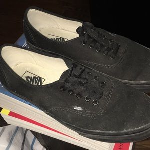 Low top black Vans